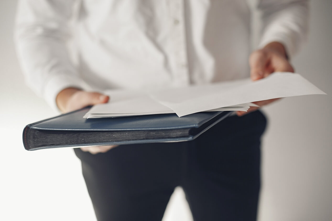 man preparing hawaii diy divorce forms